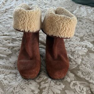 Rare Ugg  Lynnea Shearling Lined Women's Booties- size 10